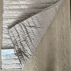 Pottery Barn Elegant 2 toned Tan Quilted Bed Pillow Sham